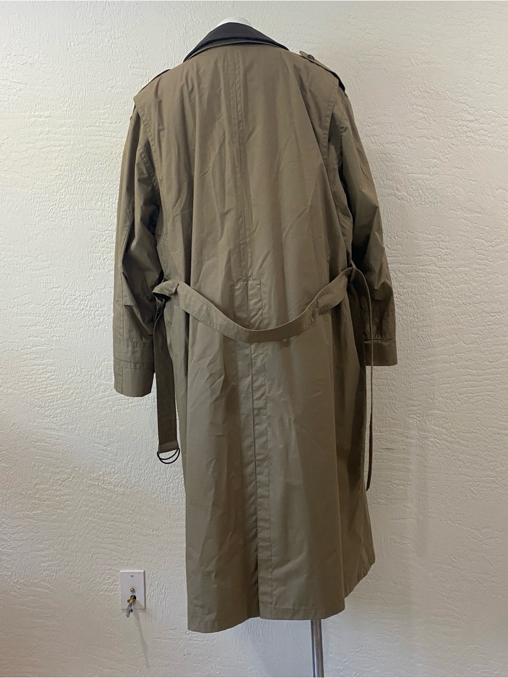 Vintage London Fog, Tempo Europa, zippered Lining button up Trench Coat Size 44L - Picture 7 of 11